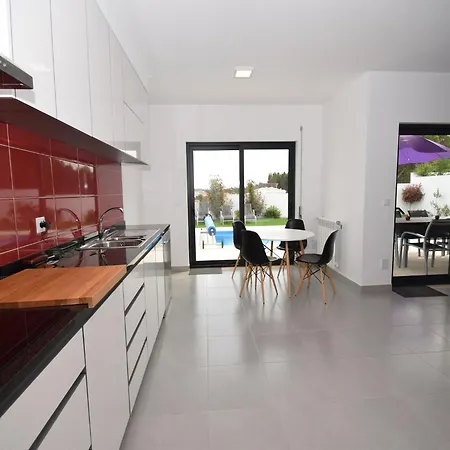 Modern With Private Swimming Pool, Cleaning Included * Famalicão