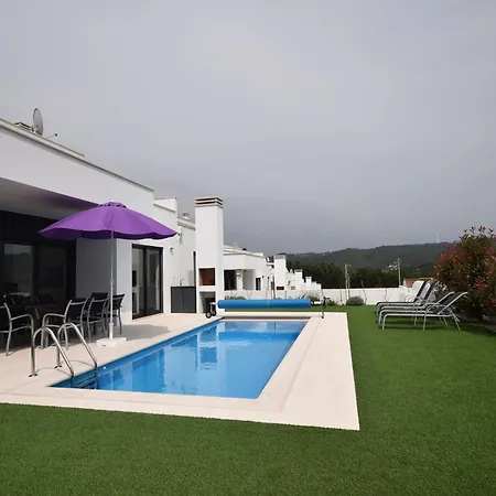 Modern With Private Swimming Pool, Cleaning Included * Famalicão