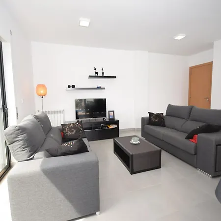 Modern With Private Swimming Pool, Cleaning Included * Famalicão